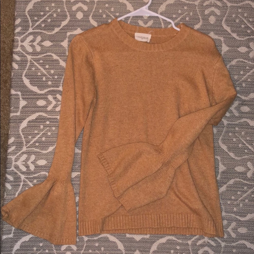Long sleeve sweater w/ bell sleeves